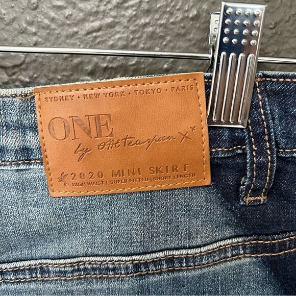 One Teaspoon 2020 Mini High Waist Denim Skirt in Superstar Blue size 26 - Picture 10 of 15